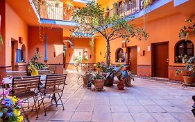 Patio De La Alameda